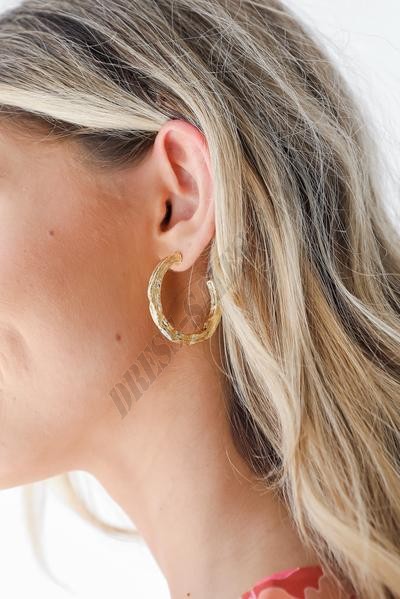 On Discount ● Alice Gold Textured Hoop Earrings ● Dress Up - -0