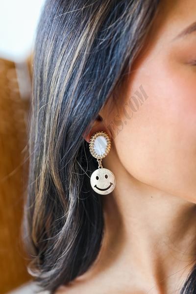 On Discount ● Cali Gold Smiley Face Drop Earrings ● Dress Up - -0