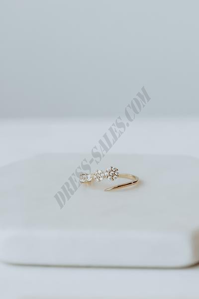 On Discount ● Julie Gold Rhinestone Ring ● Dress Up - -3