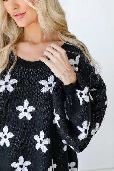 On Discount ● Darling Daisies Sweater ● Dress Up - -2