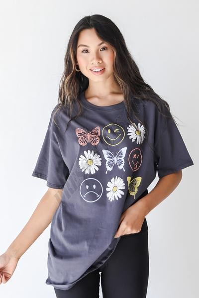 Daisy Dream Graphic Tee ● Dress Up Sales - -0